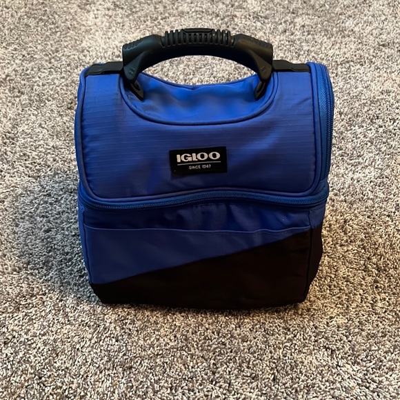 Igloo Other - Blue Igloo Zip-Around Lunchbox